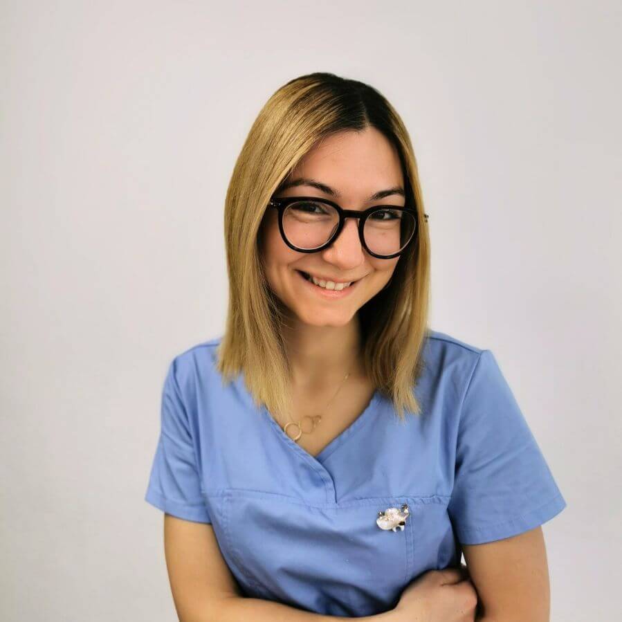 Д-р Мирела Пашова в дентален кабинет